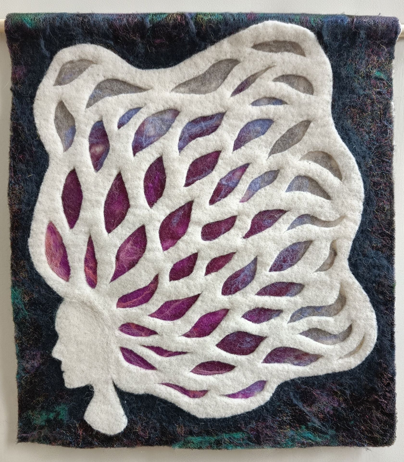 NOORA SAVOLAINEN Ajan aallot, 2025 Nål- & våttovning ull, glansfiber 51 x 45 cm