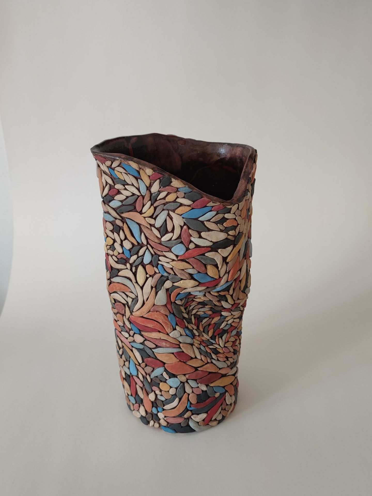 CAJSA WILÉN  Folium, 2023 Stengods, underglasyr & glasyr 22 x 12 x 9 cm