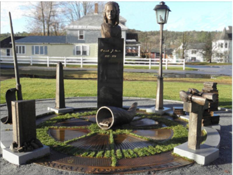 Sarah Josepha Hale Memorialpark, USA,  Newhampshire Newport. Julkinen veistos, pronssi, kivi. Kuvaaja Jari Männistö