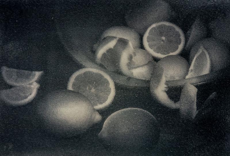 Sitruunoita 2024, sävytetty syanotypiavedos käsintehdylle taidepaperille
Lemons 2024, tinted cyanotype print on handmade art paper
Citroner 2024, tonat cyanotyptryck på handgjort art papper
