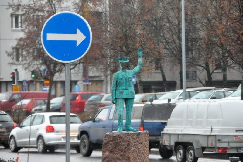 Peltipoliisi, julkinen veistos Lappeenrannassa